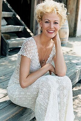simple elegant wedding dresses